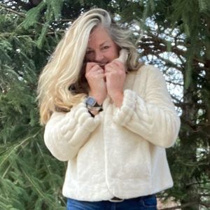 Meet your Posher, Dee!